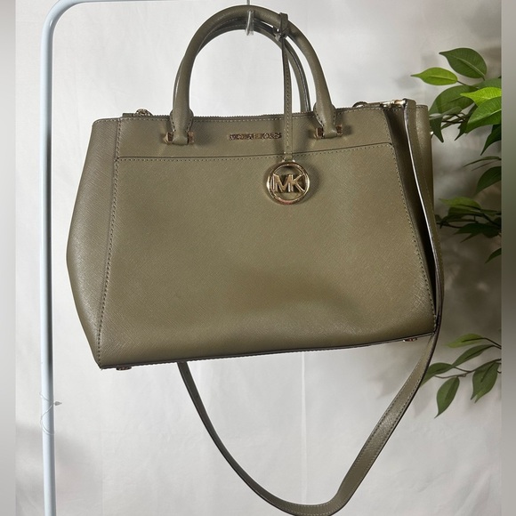Michael Kors Sage Green Shoulder Bag with Gold Charm - Picture 2 of 15
